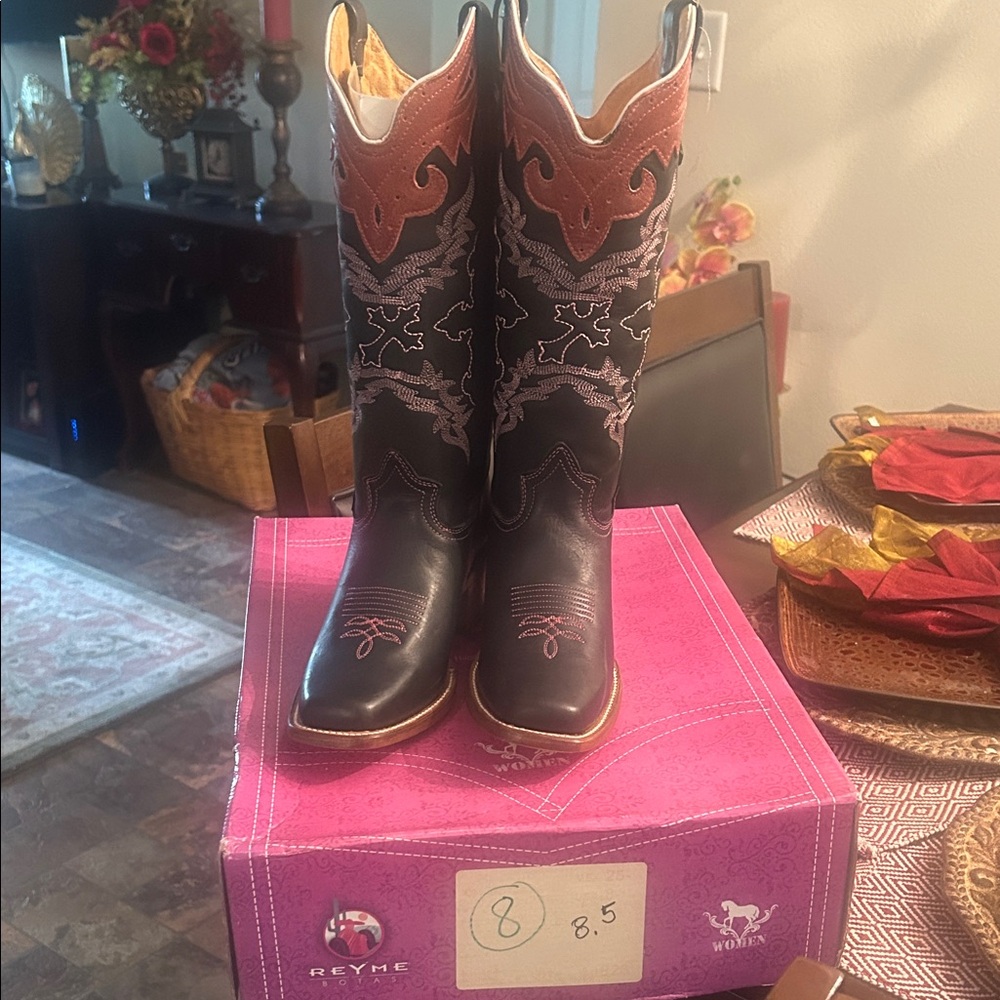 Reyme Western Cowboy Boots with Embroidered Design!